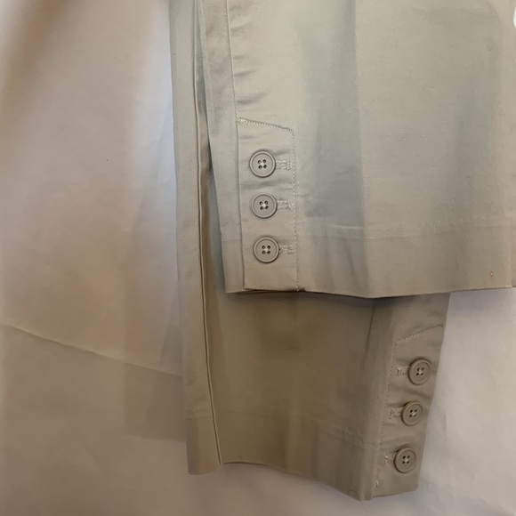 Talbots woman’s size 8 khaki crop pants cute button detail - Summer capris - Picture 4 of 6